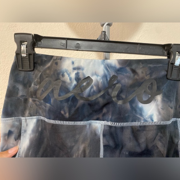 Aeropostale || blue tye dye leggings with pockets - Picture 2 of 6